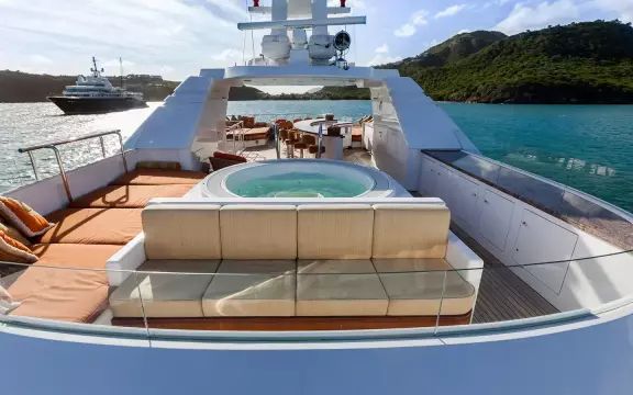 124' Hakvoort 2007 PERLE BLEUE Sundeck_1