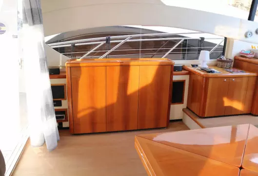 6457049 20171113090549520 1 XLARGE