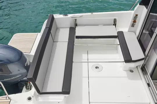 Jeanneau Merry Fisher 795 Series 2 - U-shape cockpit saloon seating