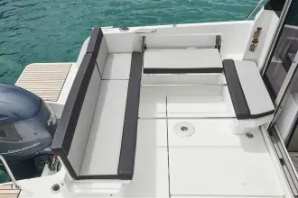 Jeanneau Merry Fisher 795 Series 2 - U-shape cockpit saloon seating