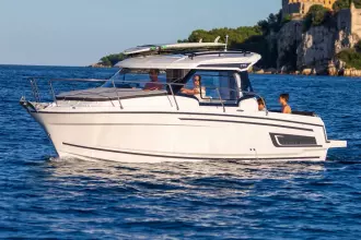 Jeanneau Merry Fisher 795 Series 2 - on the water