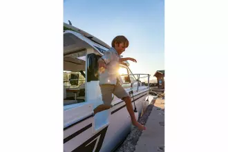 Jeanneau Merry Fisher 795 Series 2 - side gate for easy access to pontoons