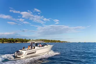 Jeanneau Merry Fisher 795 Series 2 - a beautiful day on the water