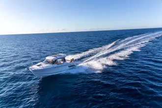 Jeanneau Merry Fisher 795 Series 2 - speeding through the water