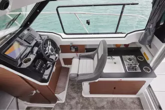 Jeanneau Merry Fisher 795 Series 2 - helm position