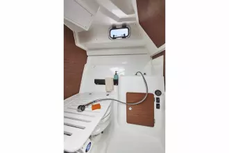 Jeanneau Merry Fisher 795 Series 2 - toilet compartment