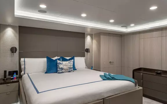 165' Feadship 2000 (REVERIE) Guest Stateroom