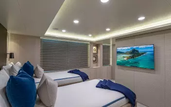 165' Feadship 2000 (REVERIE) Guest Stateroom