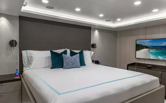 165' Feadship 2000 (REVERIE) Guest Stateroom