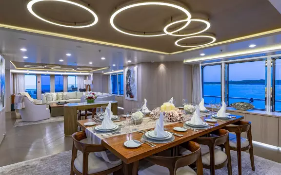 165' Feadship 2000 (REVERIE) Dining