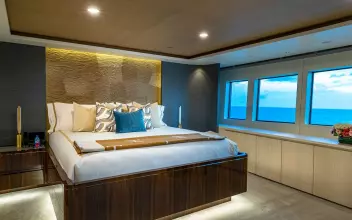 165' Feadship 2000 (REVERIE) Owner's Suite