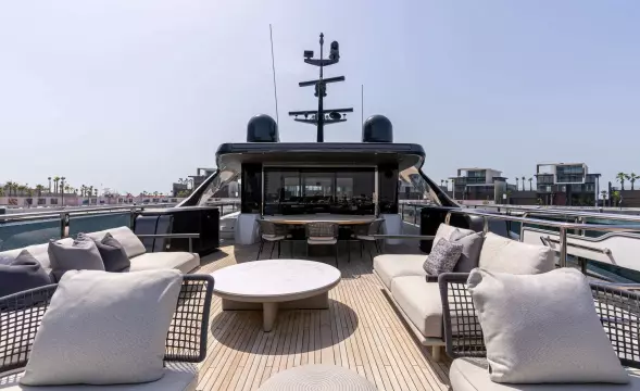 Princess-X95-motor-yacht-for-sale-exterior-image-Lengers-Yachts-5.jpg