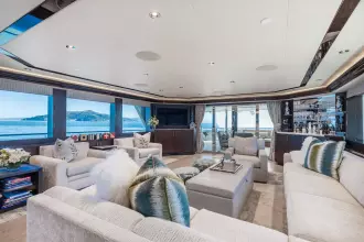 130' Westport (FIGARO) Main Salon