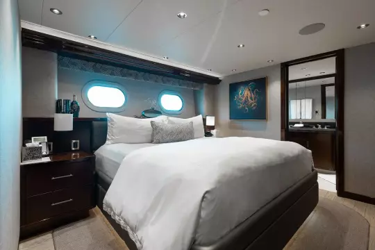 130' Westport (FIGARO) Queen VIP (Stbd Aft)