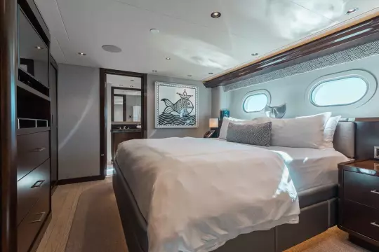 130' Westport (FIGARO) Queen VIP (Port Aft)