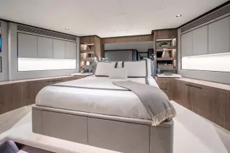 FREEDOM 110' Horizon VIP Stateroom