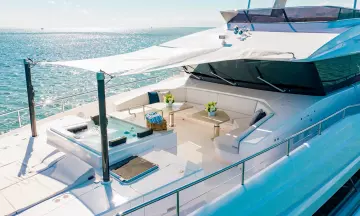 FREEDOM 110' Horizon Flybridge