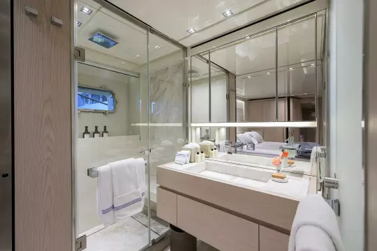 Aft Starboard Guest Ensuite