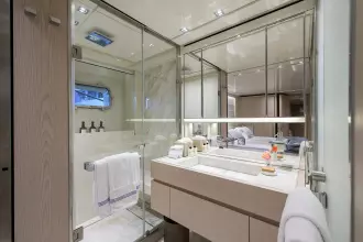 Aft Starboard Guest Ensuite