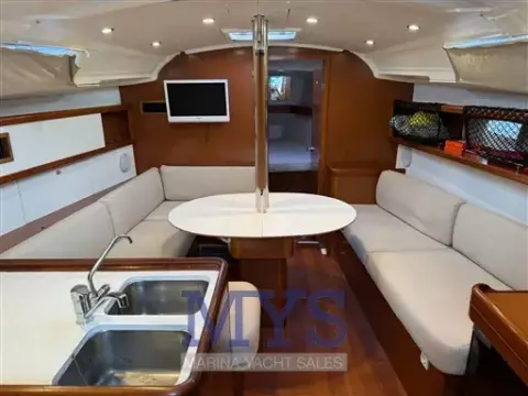 BENETEAU OCEANIS 37' (26).jpg