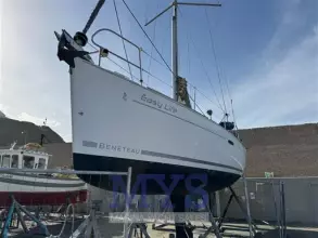 BENETEAU OCEANIS 37' (3).jpg