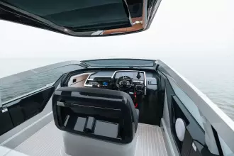 motor-yacht-for-sale-interior-image-Lengers-Yachts-2.jpg