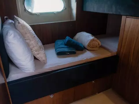 26 - Twin Cabin