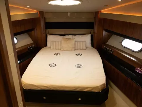 24 - VIP Cabin
