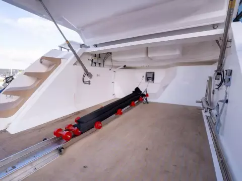 38 - Tender Garage