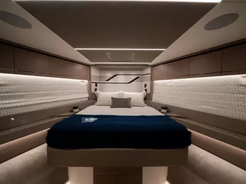 31 - VIP Cabin