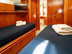 34 - Twin Cabin