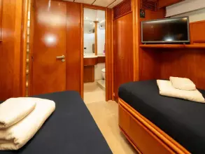 38 - Twin Cabin