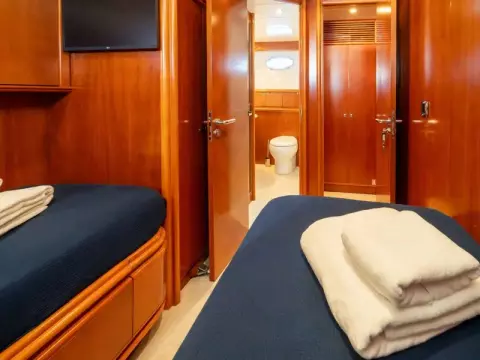 36 - Twin Cabin