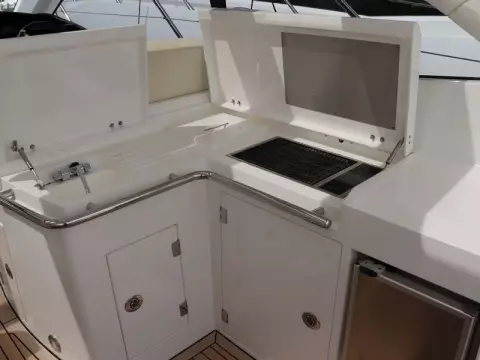 4 - Cockpit Wet Bar