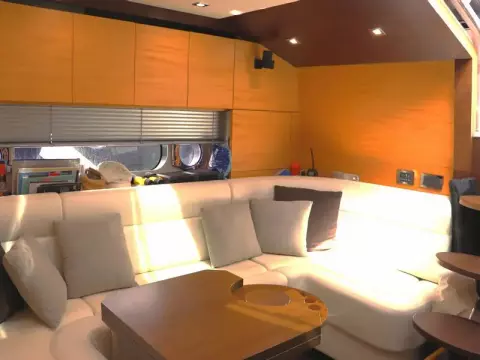 6 - Saloon
