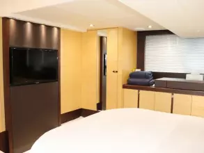 8 - Master Cabin
