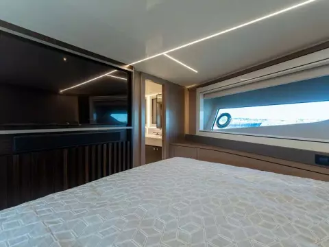 26 - VIP Cabin