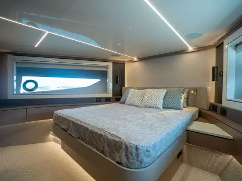 24 - VIP Cabin