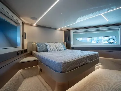 25 - VIP Cabin