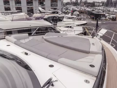 8 - Foredeck