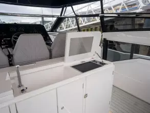 12 - Cockpit Wetbar