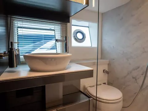 25 - Master Cabin En Suite
