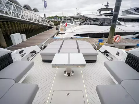 9 - Cockpit