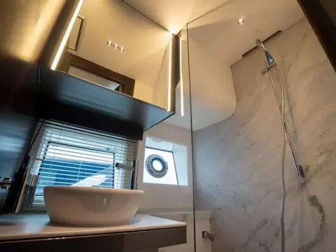 26 - Master Cabin En Suite