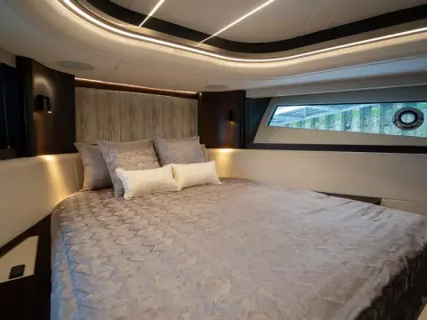 27 - VIP Cabin