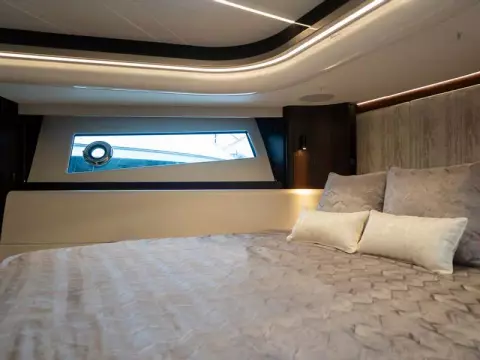 28 - VIP Cabin