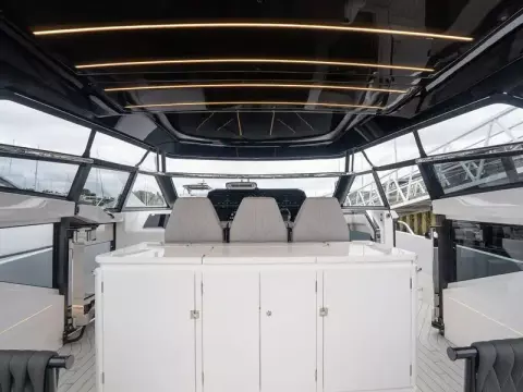 10 - Cockpit
