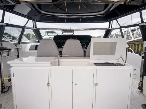 11 - Cockpit