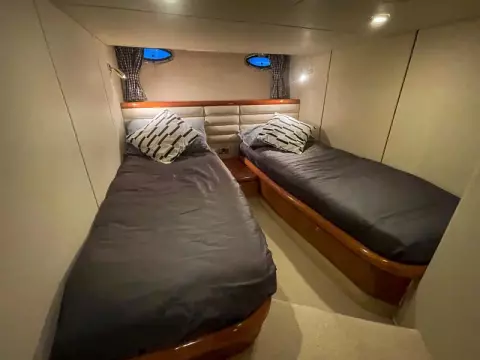 16 - Twin guest Cabin