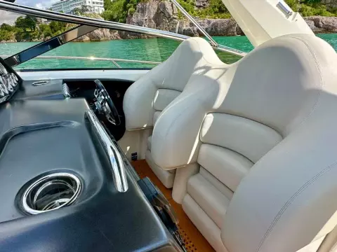 16 - Helm Seating